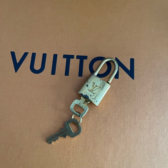 LV lock & key - Picture 2 of 4